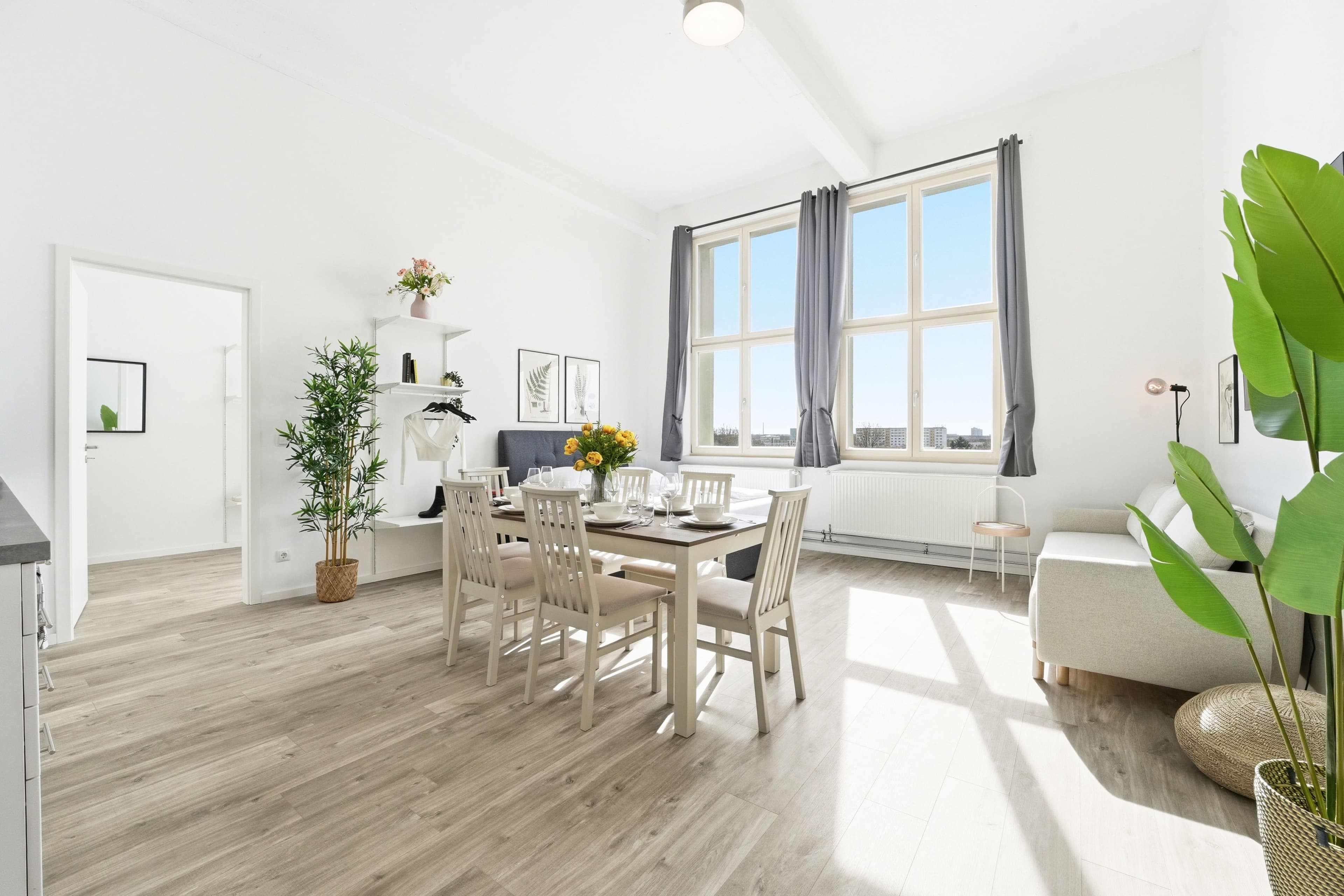 Large Loft – Room for up to 7 Guests - 1