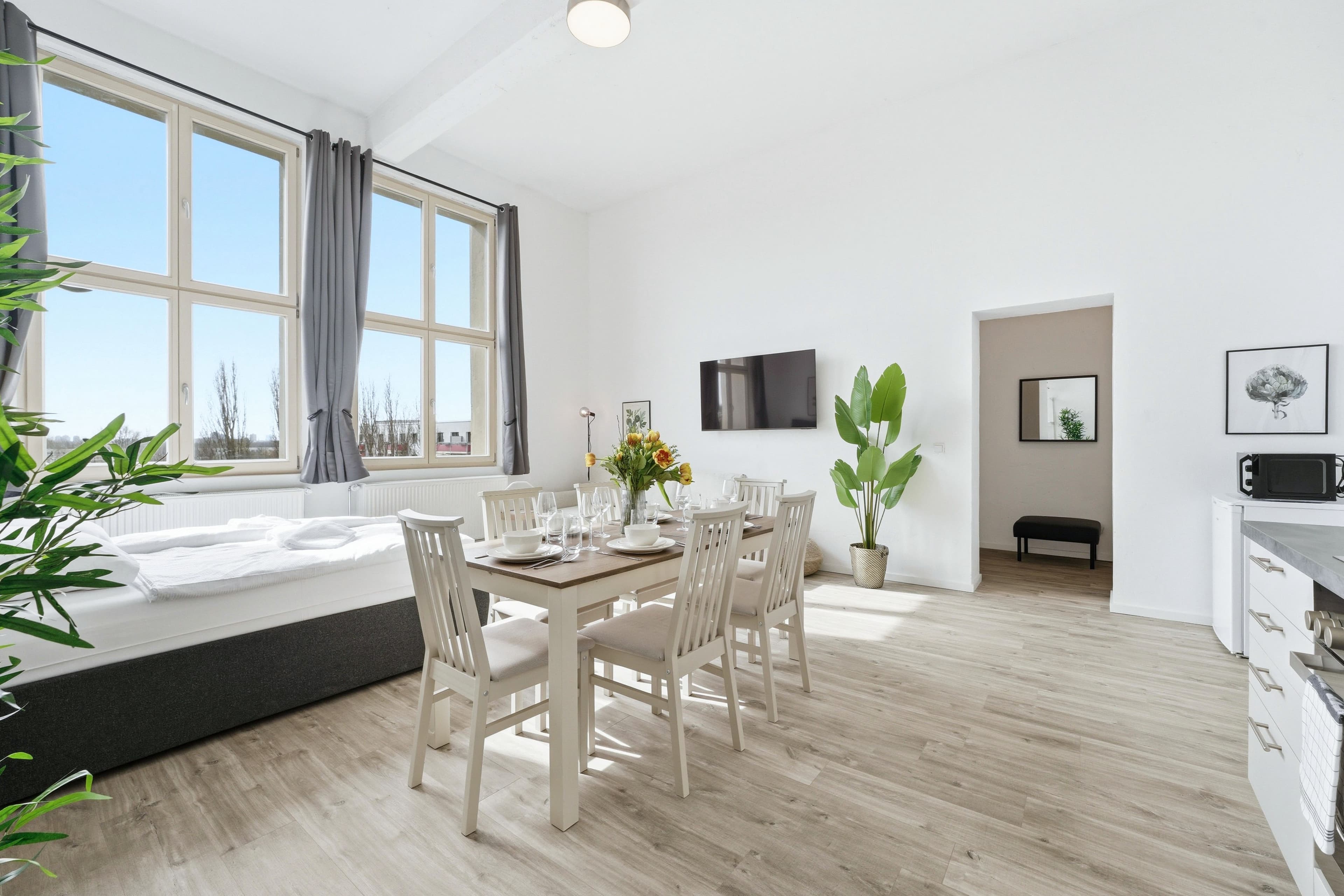 Large Loft – Room for up to 7 Guests - 4