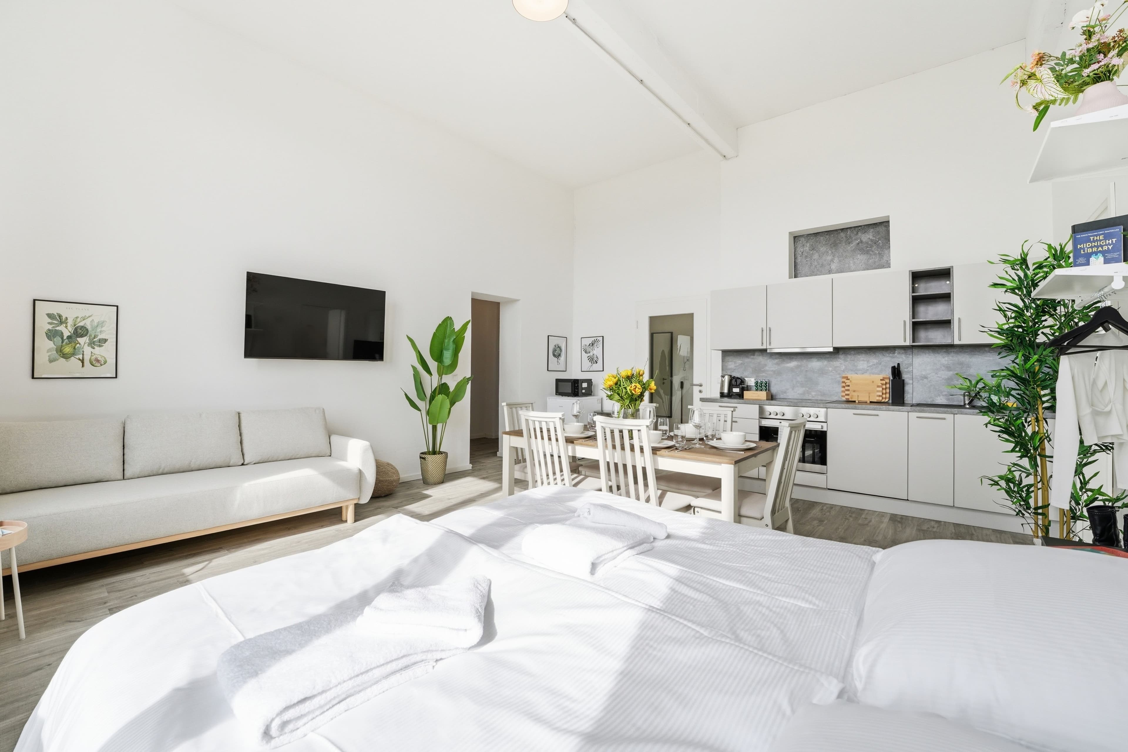 Large Loft – Room for up to 7 Guests - 5