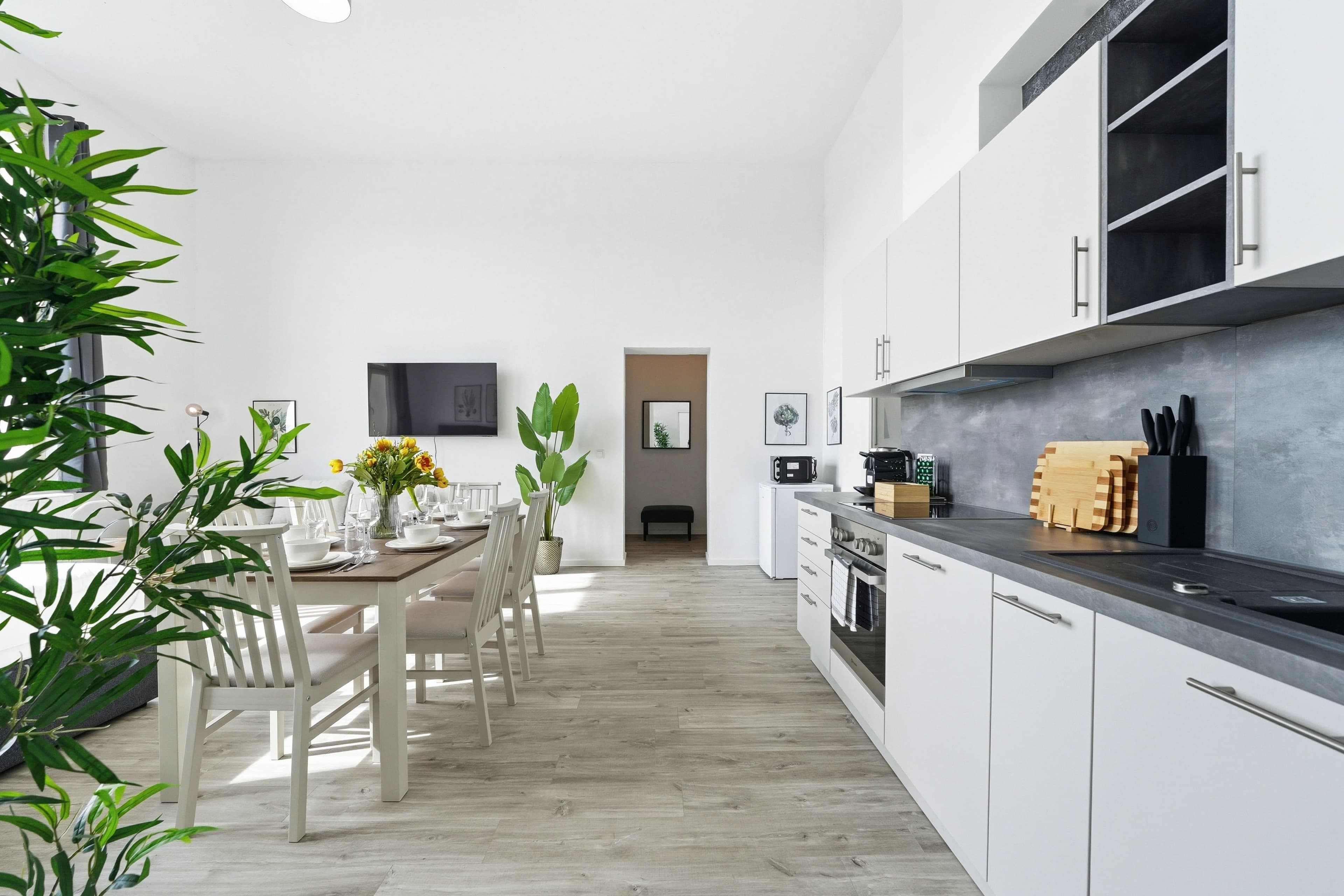 Large Loft – Room for up to 7 Guests - 6