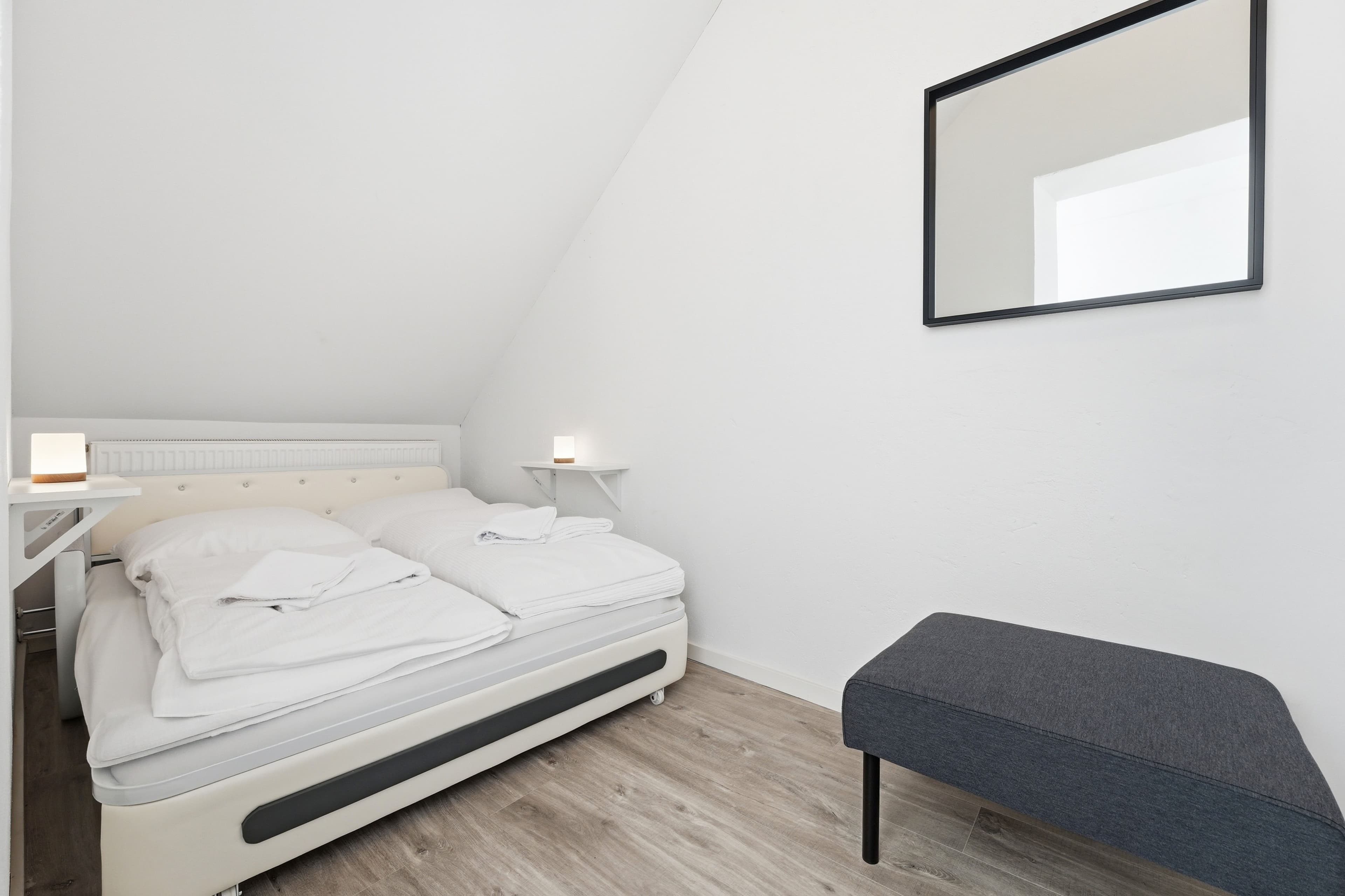 Large Loft – Room for up to 7 Guests - 14