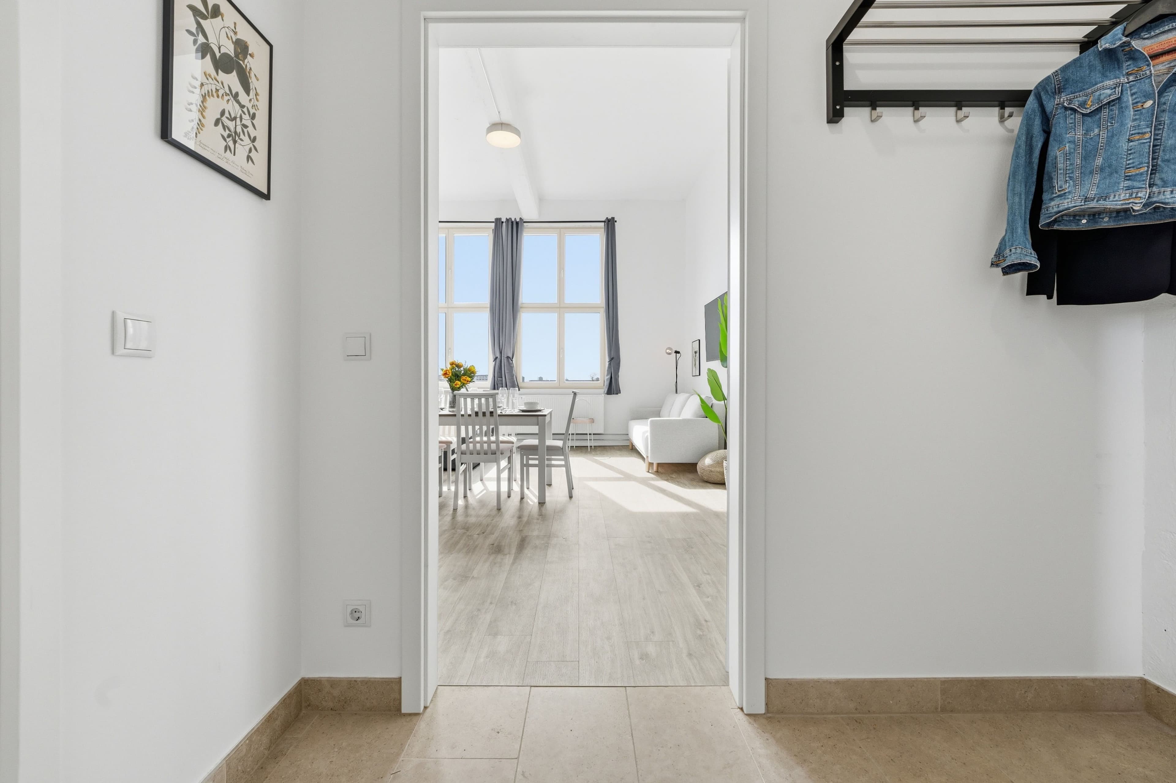 Large Loft – Room for up to 7 Guests - 19