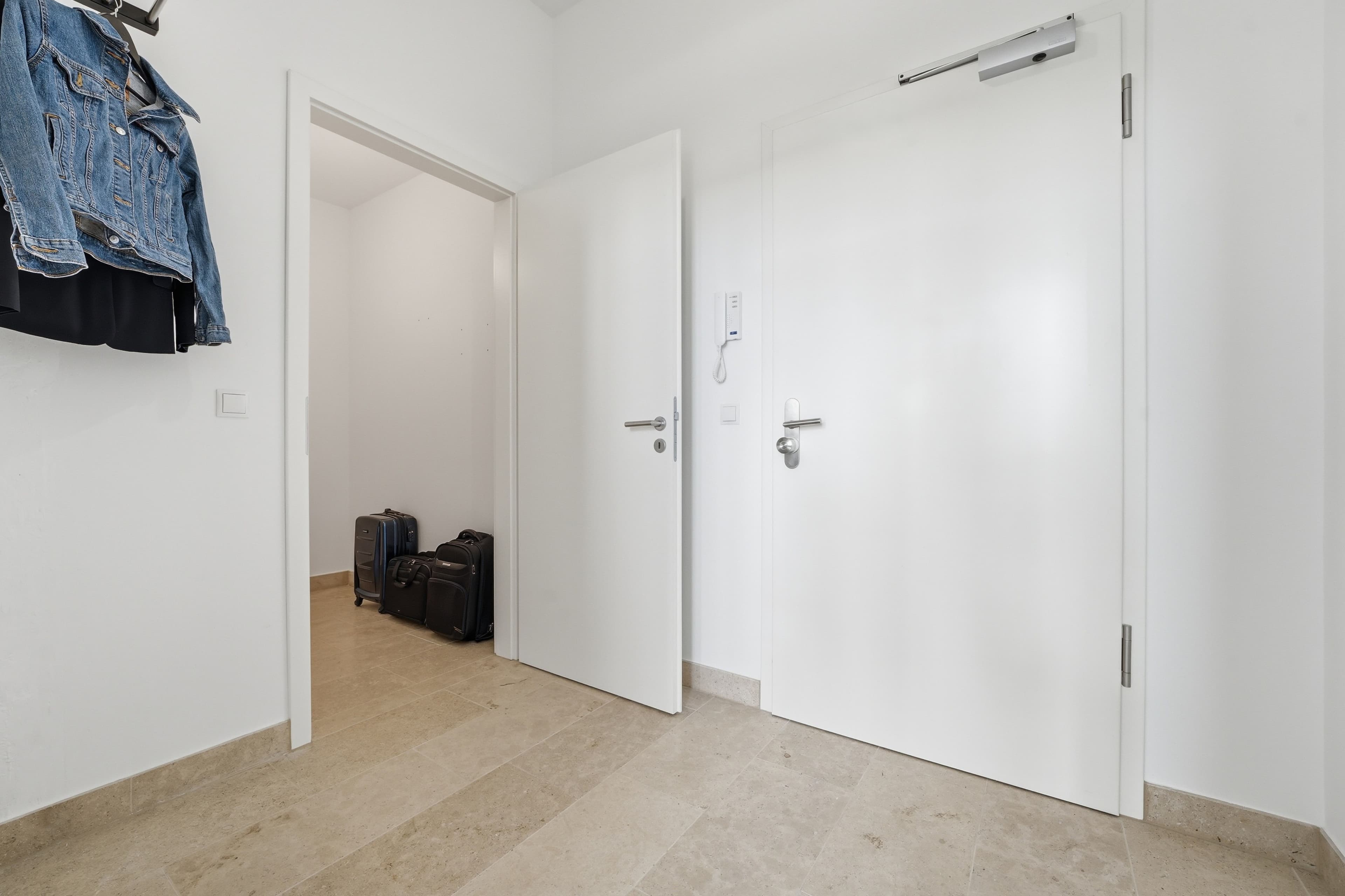 Large Loft – Room for up to 7 Guests - 20