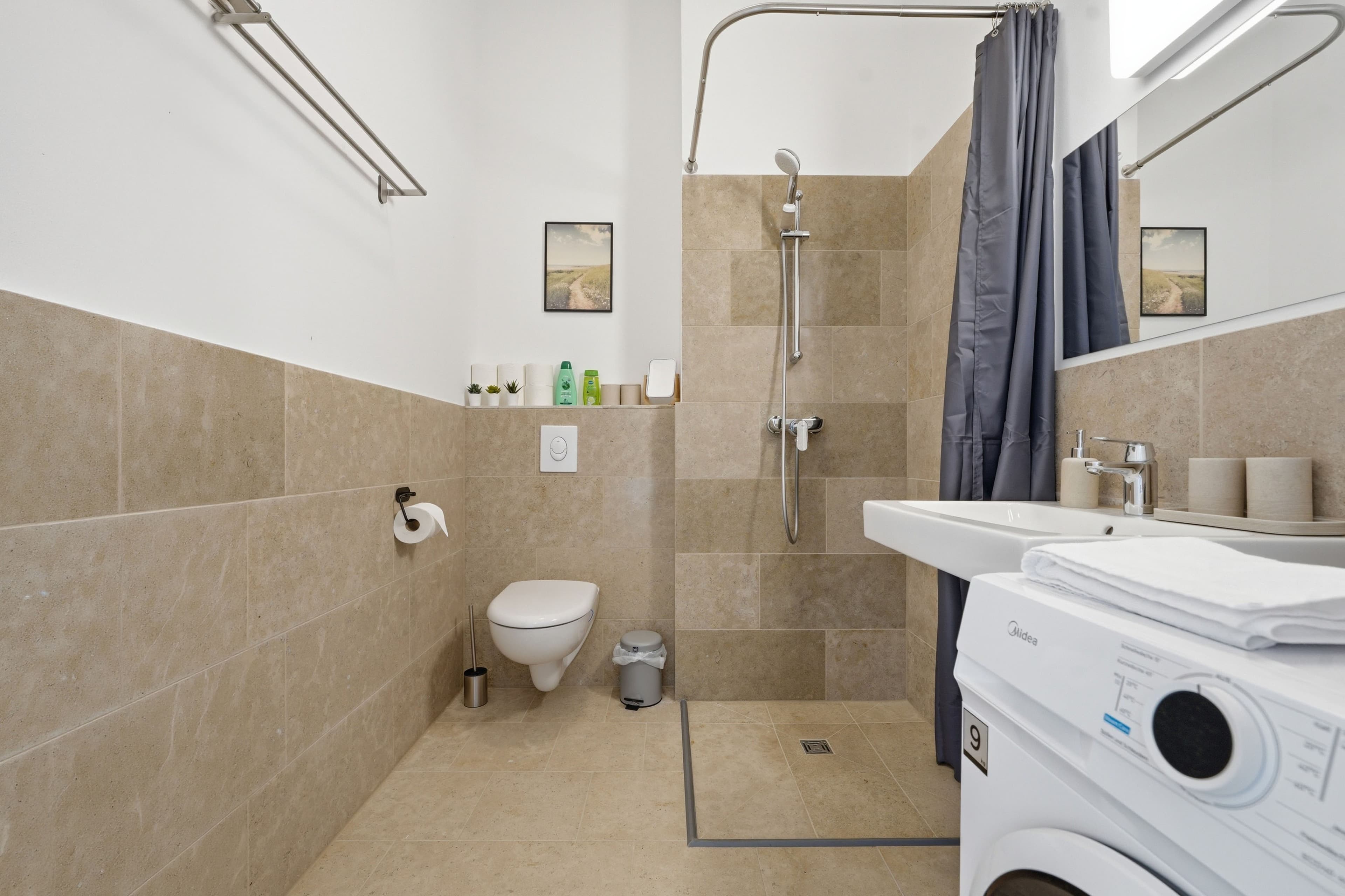 Large Loft – Room for up to 7 Guests - 23