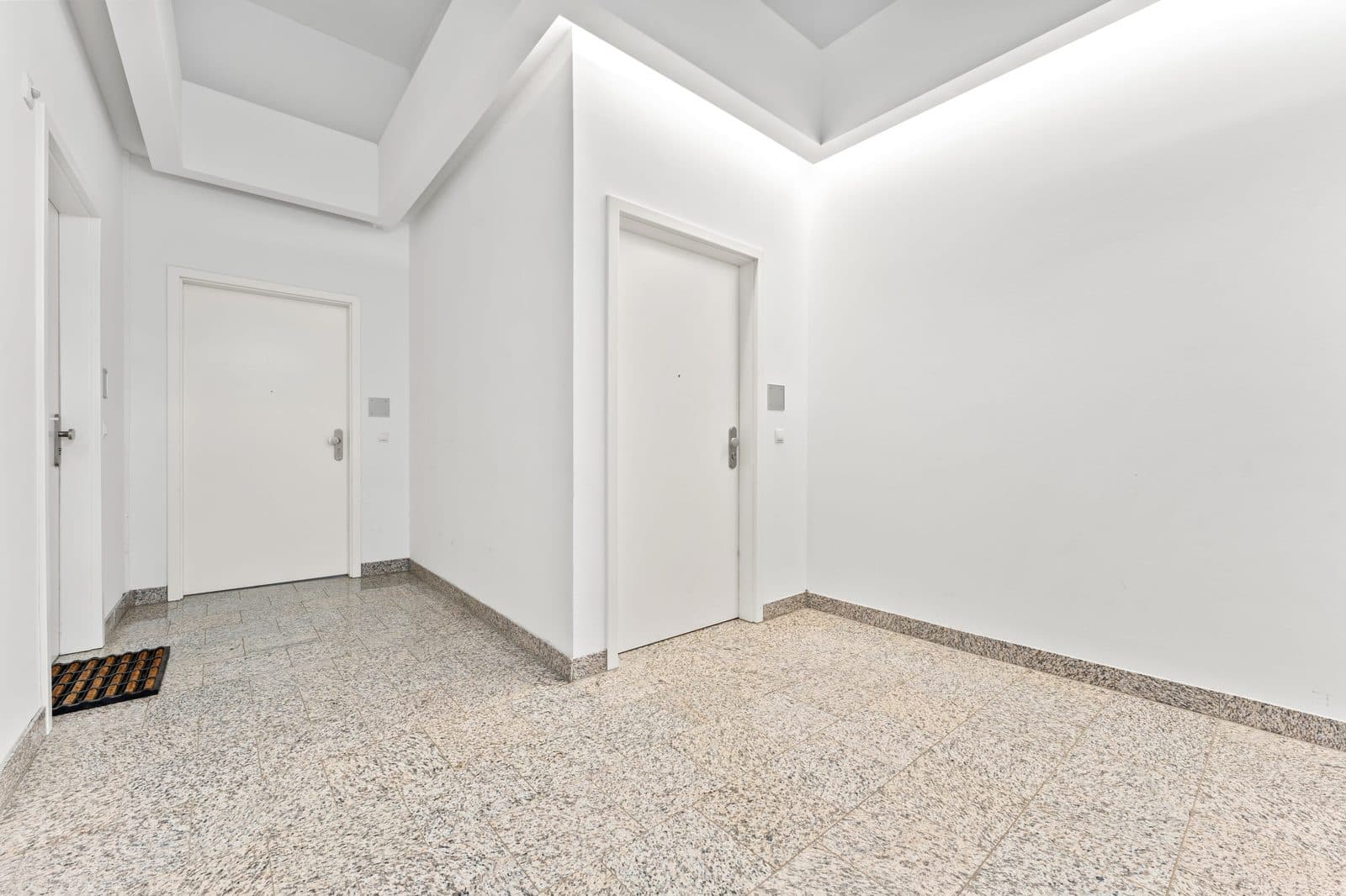 2 Room Loft – Compact & Central - 27