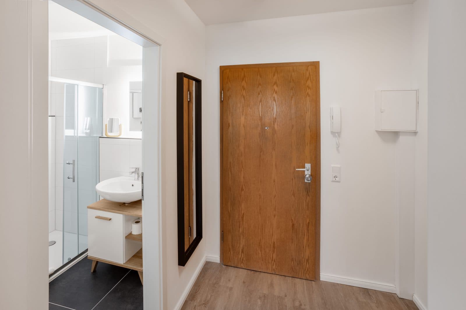 Design Studio – Fully Furnished with Parking - 14