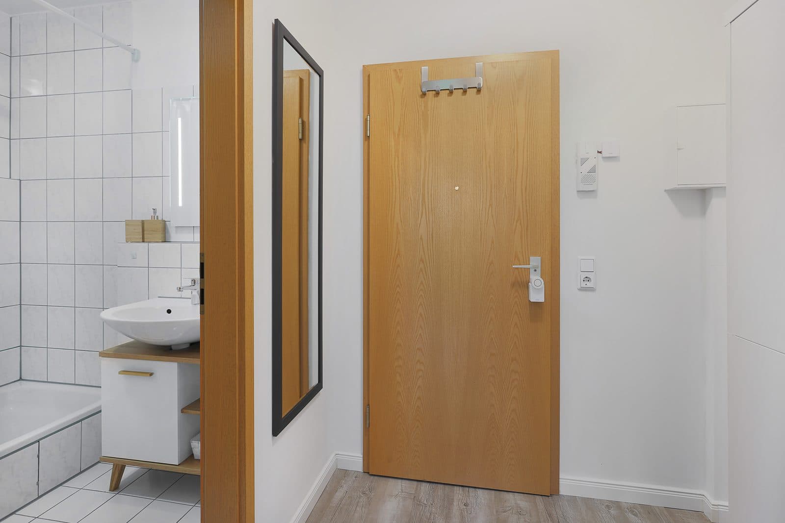 Design Studio – Fully Furnished with Parking - 7