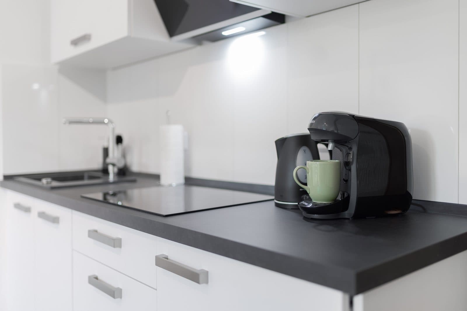 Design Studio – Fully Furnished with Parking - 8