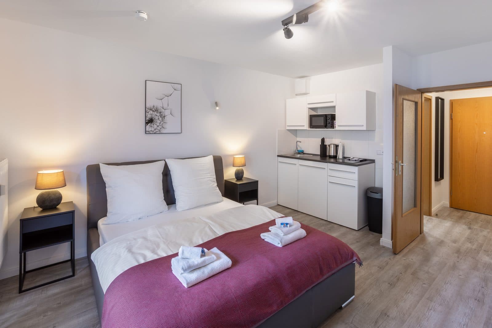 Design Studio – Fully Furnished with Parking - 1