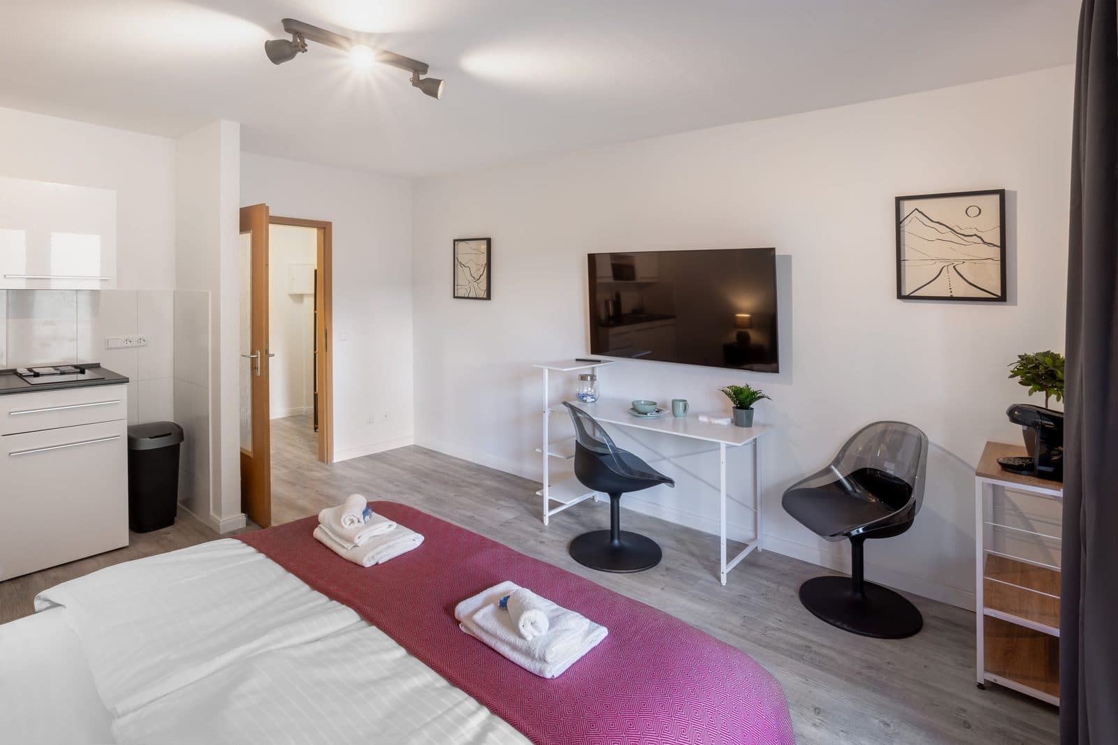 Design Studio – Fully Furnished with Parking - 2