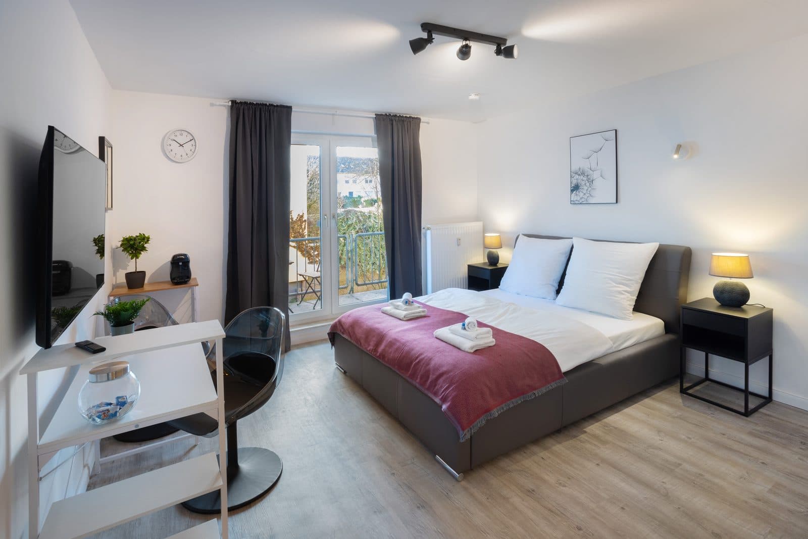 Design Studio – Fully Furnished with Parking - 7