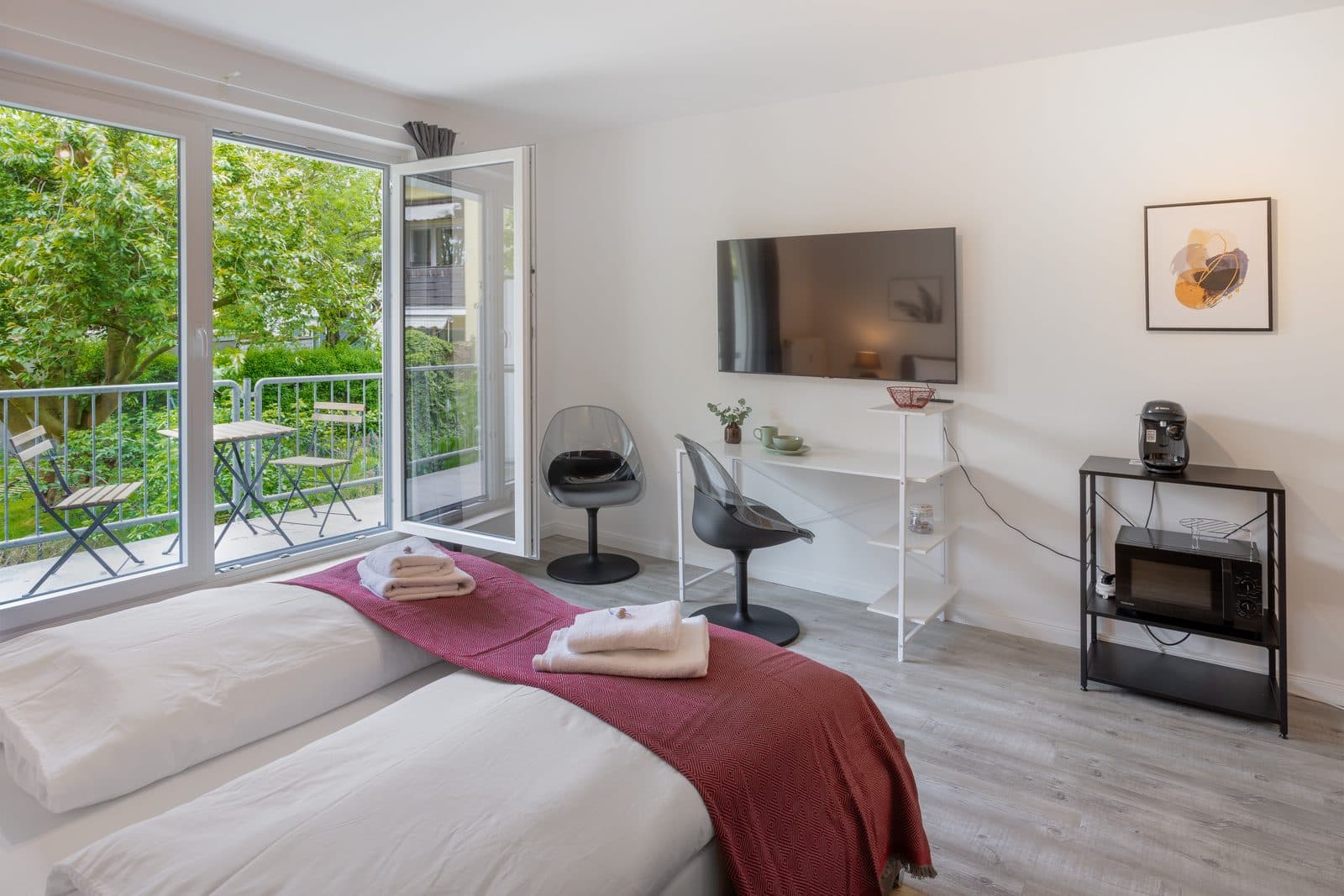 Design Studio – Fully Furnished with Parking - 2