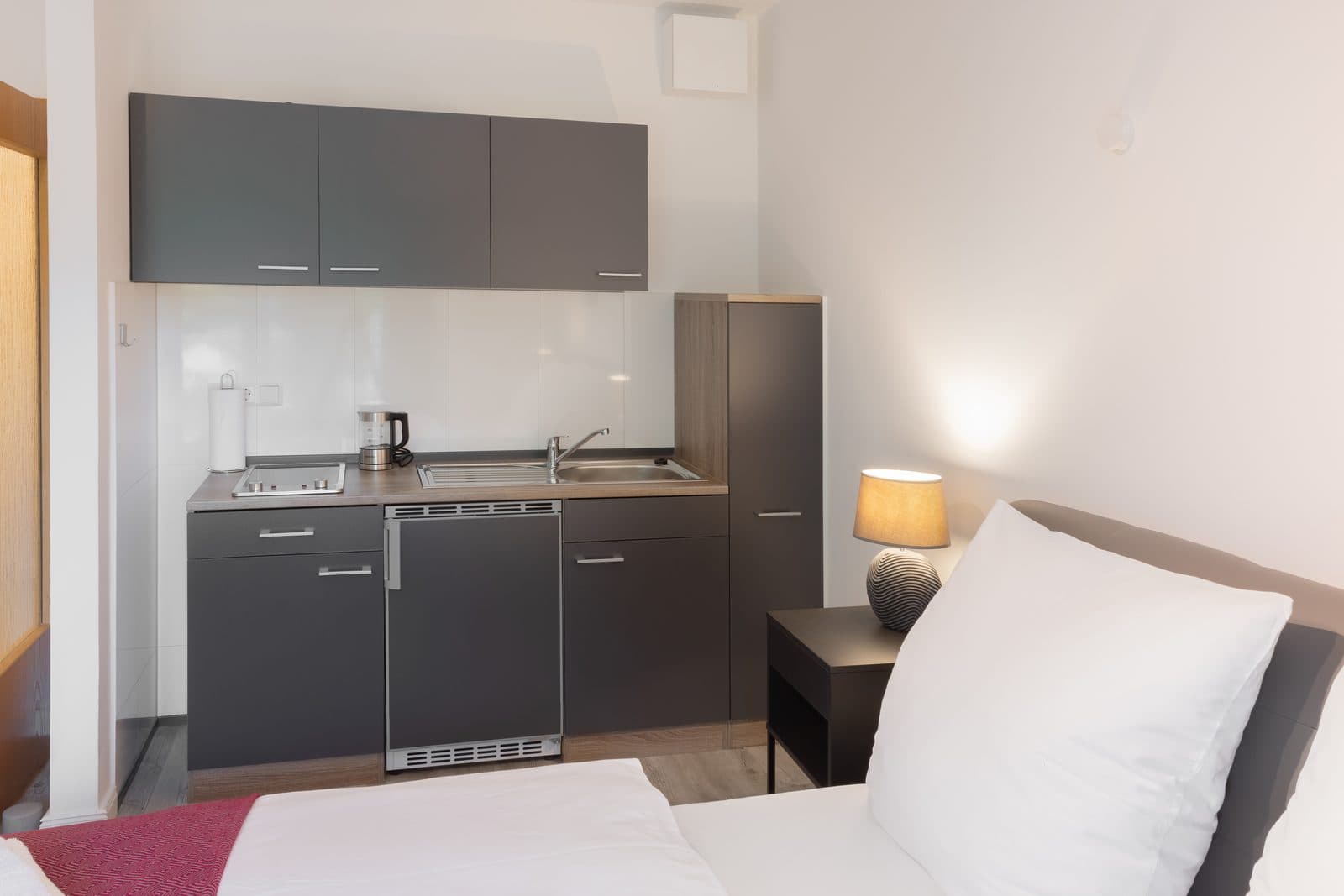 Design Studio – Fully Furnished with Parking - 3