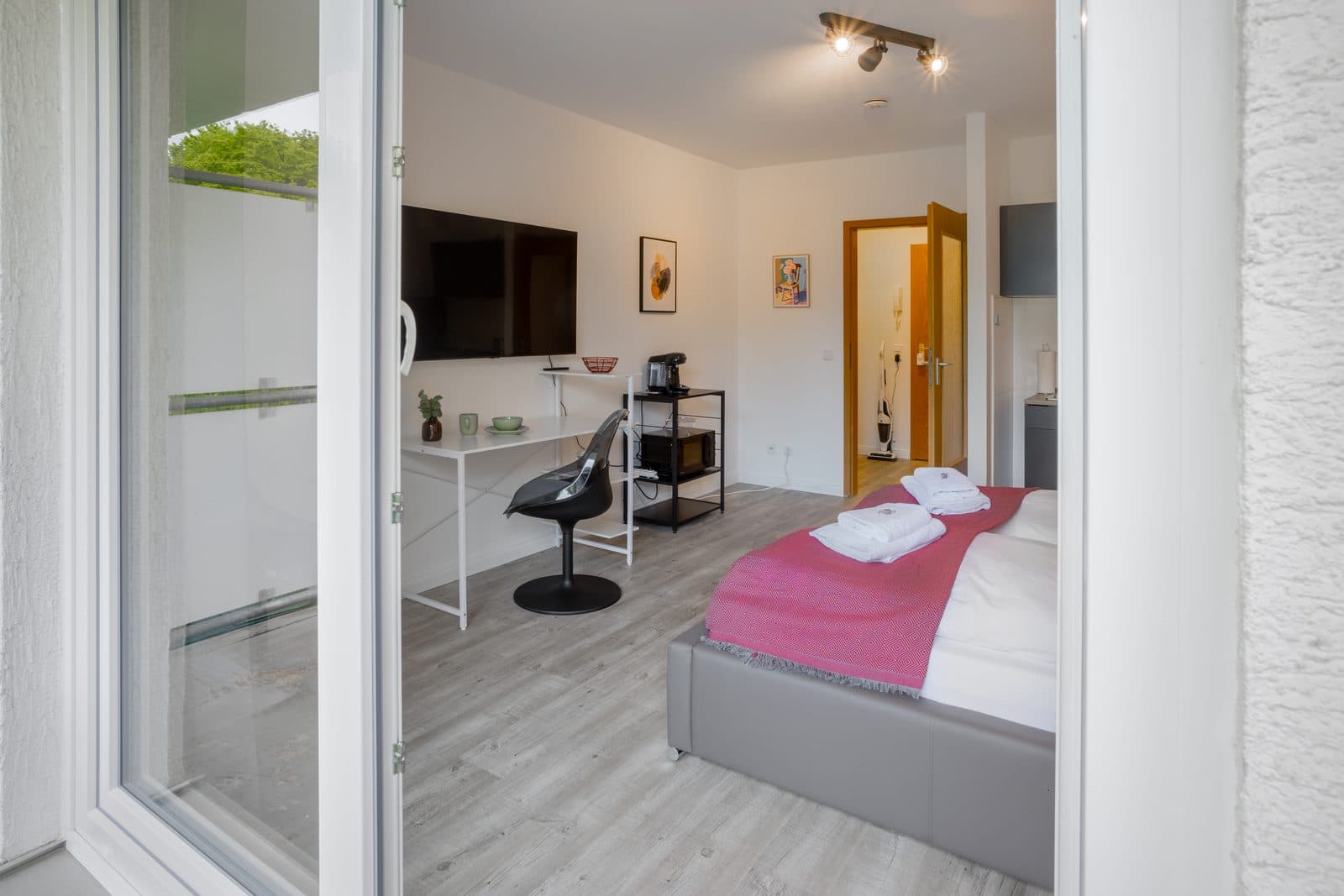 Design Studio – Fully Furnished with Parking - 5