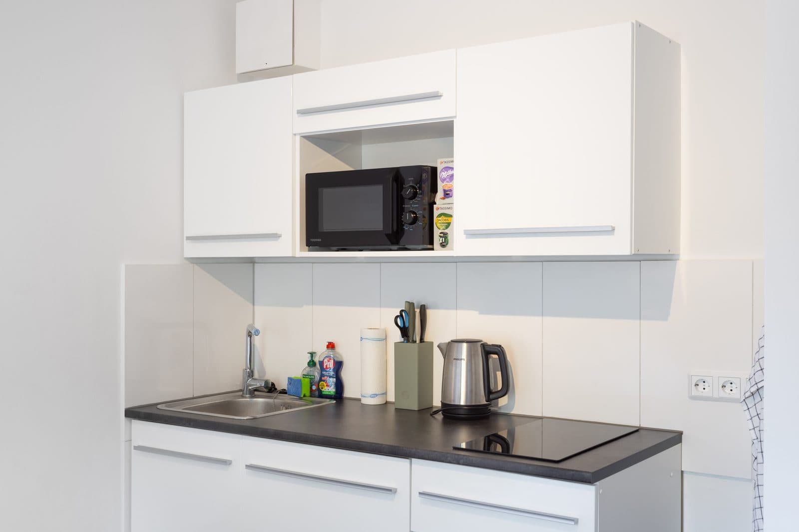 Design Studio – Fully Furnished with Parking - 4