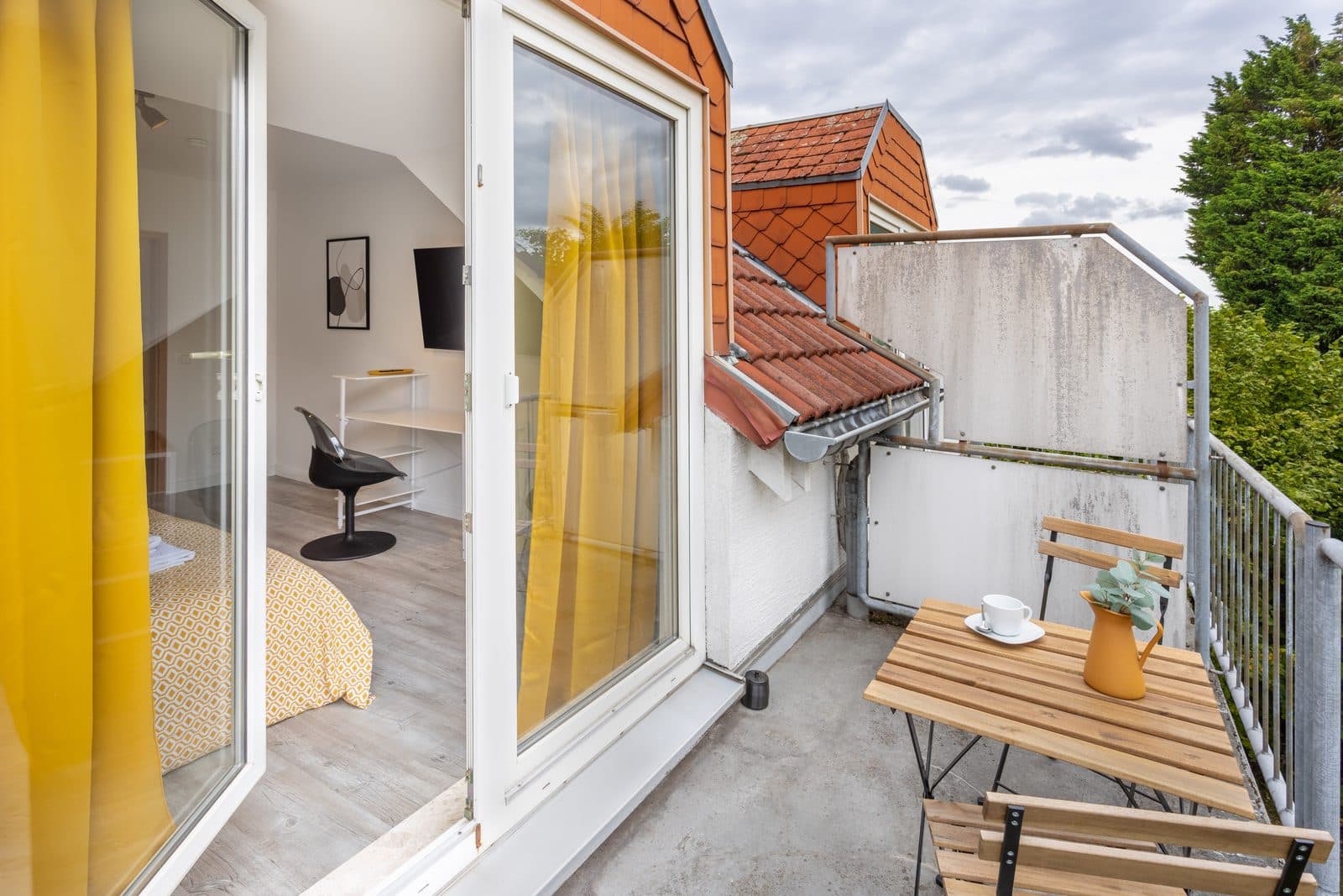 Design Studio – Fully Furnished with Parking - 9