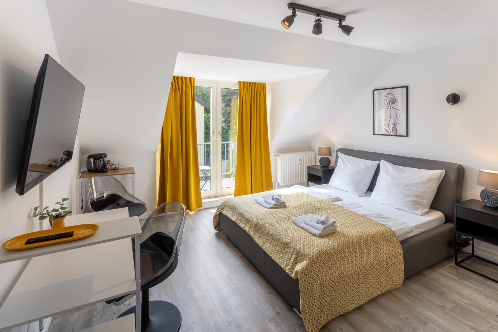 Design Studio – Fully Furnished with Parking - 16