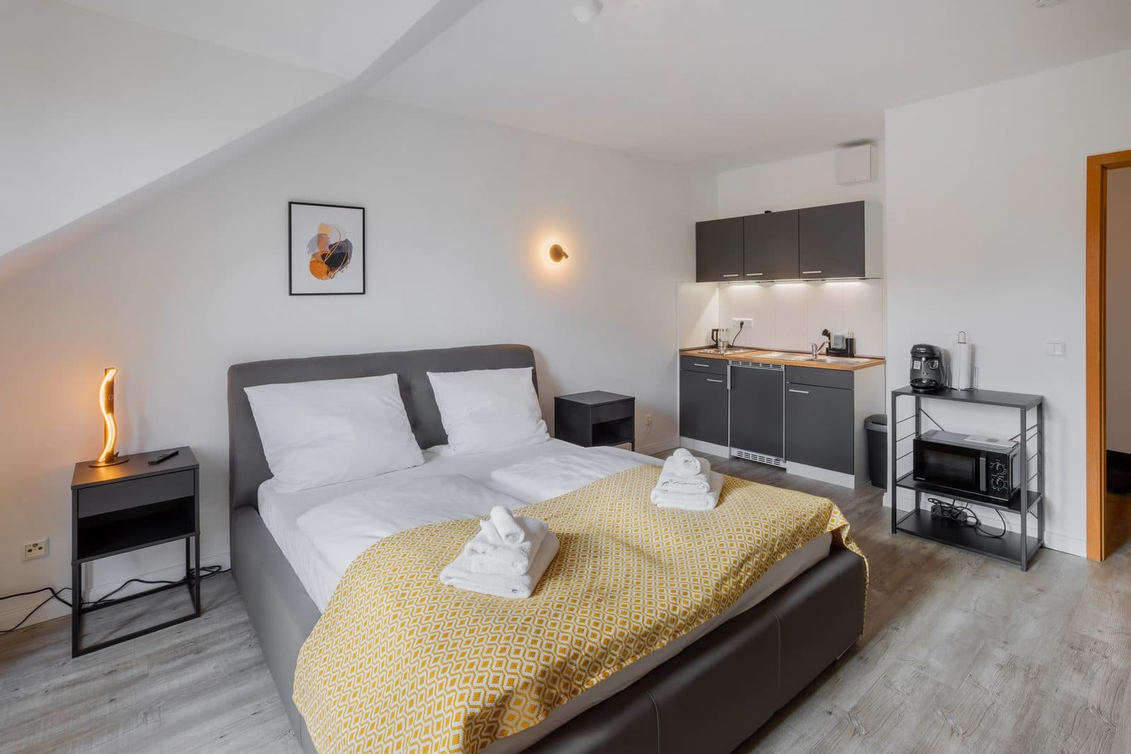 Design Studio – Fully Furnished with Parking - 2