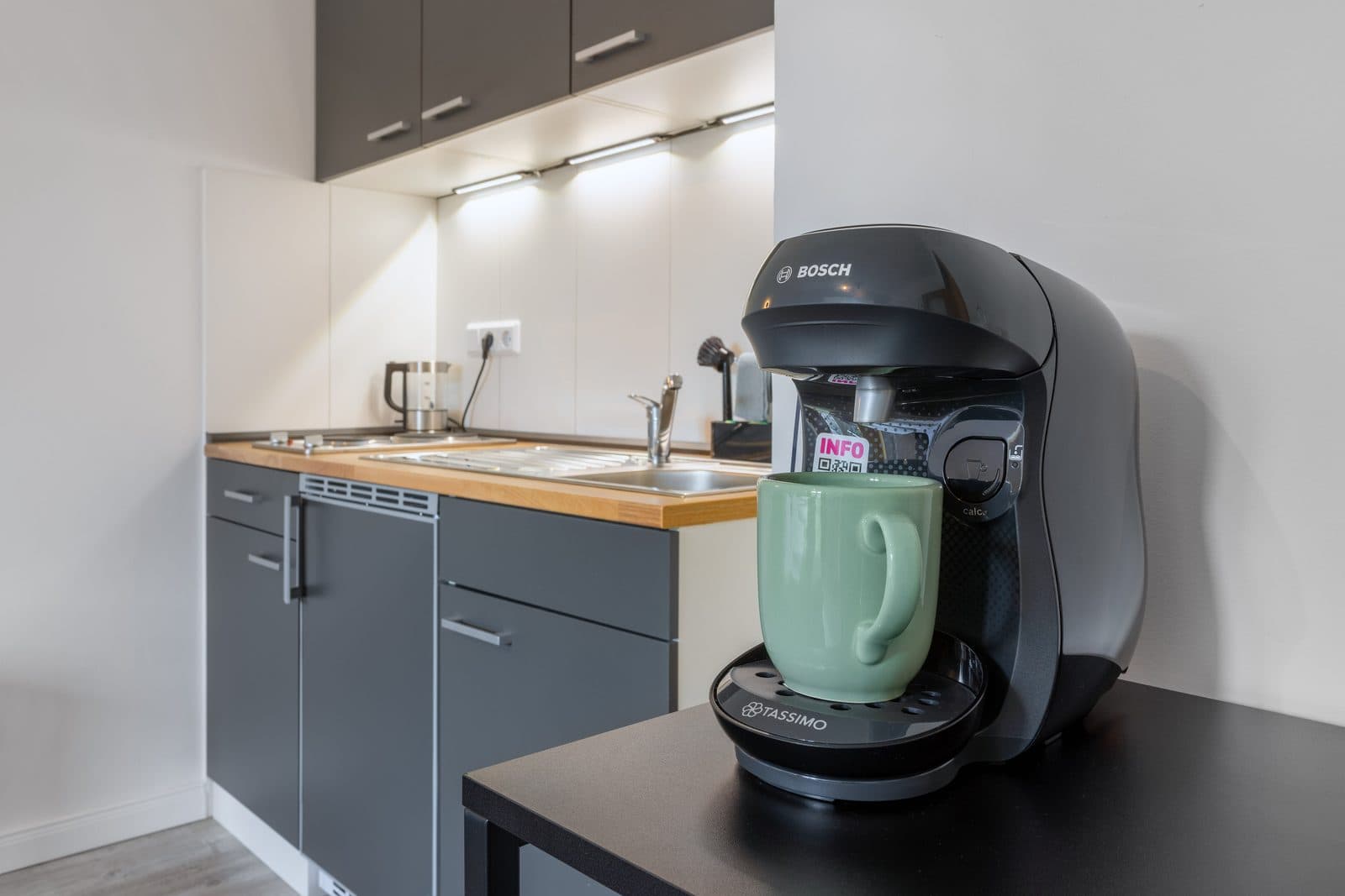 Design Studio – Fully Furnished with Parking - 5