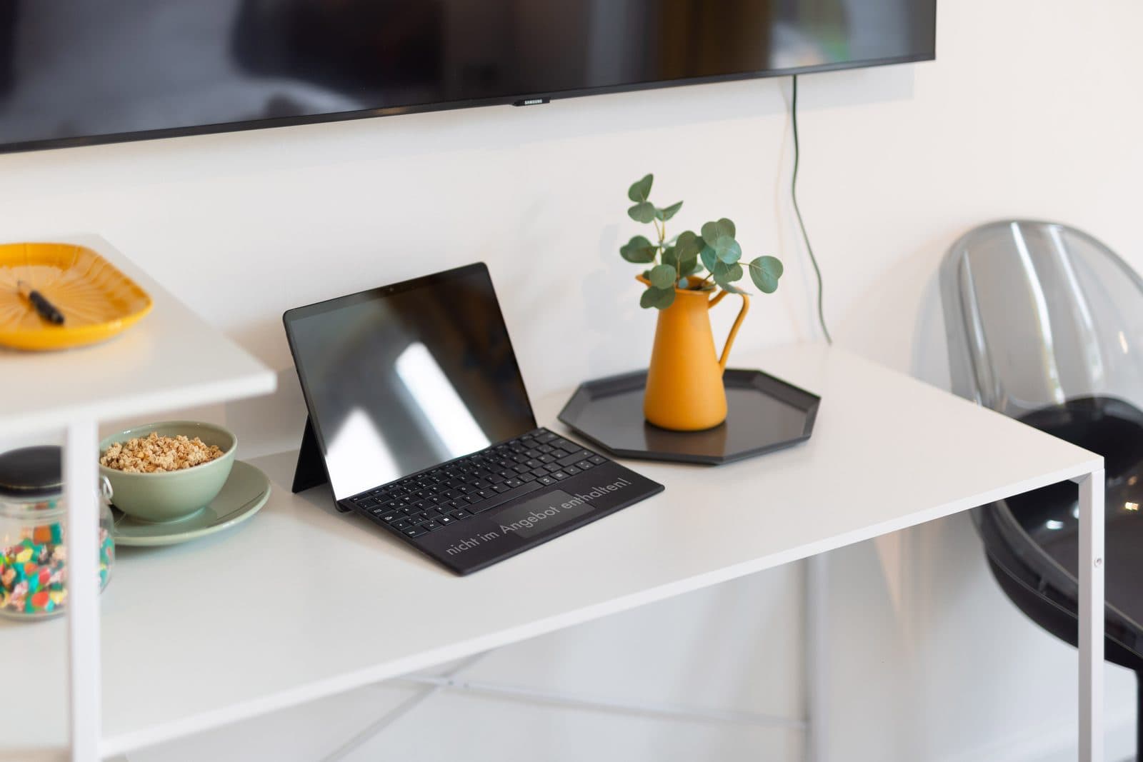 Design Studio – Fully Furnished with Parking - 8