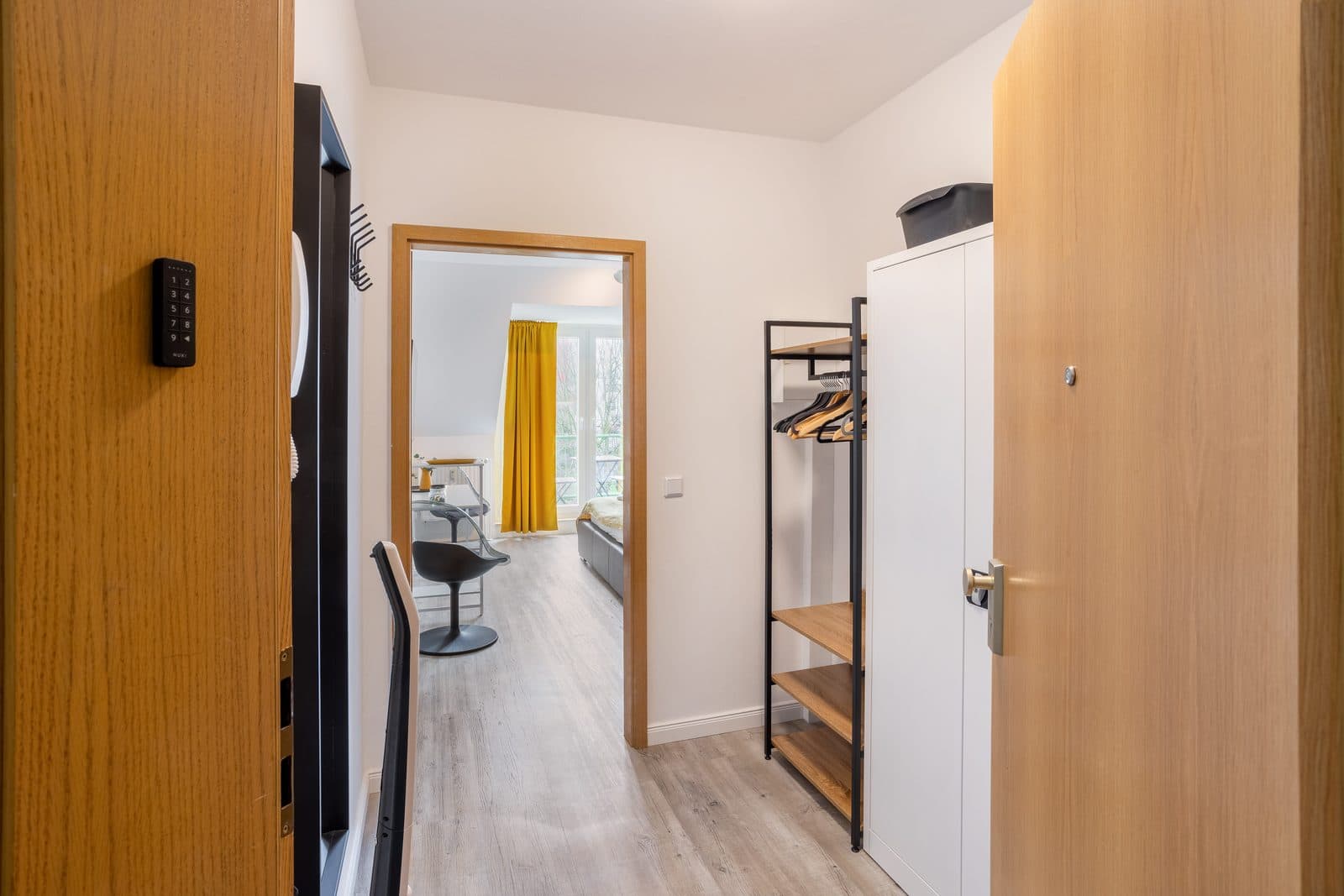 Design Studio – Fully Furnished with Parking - 11