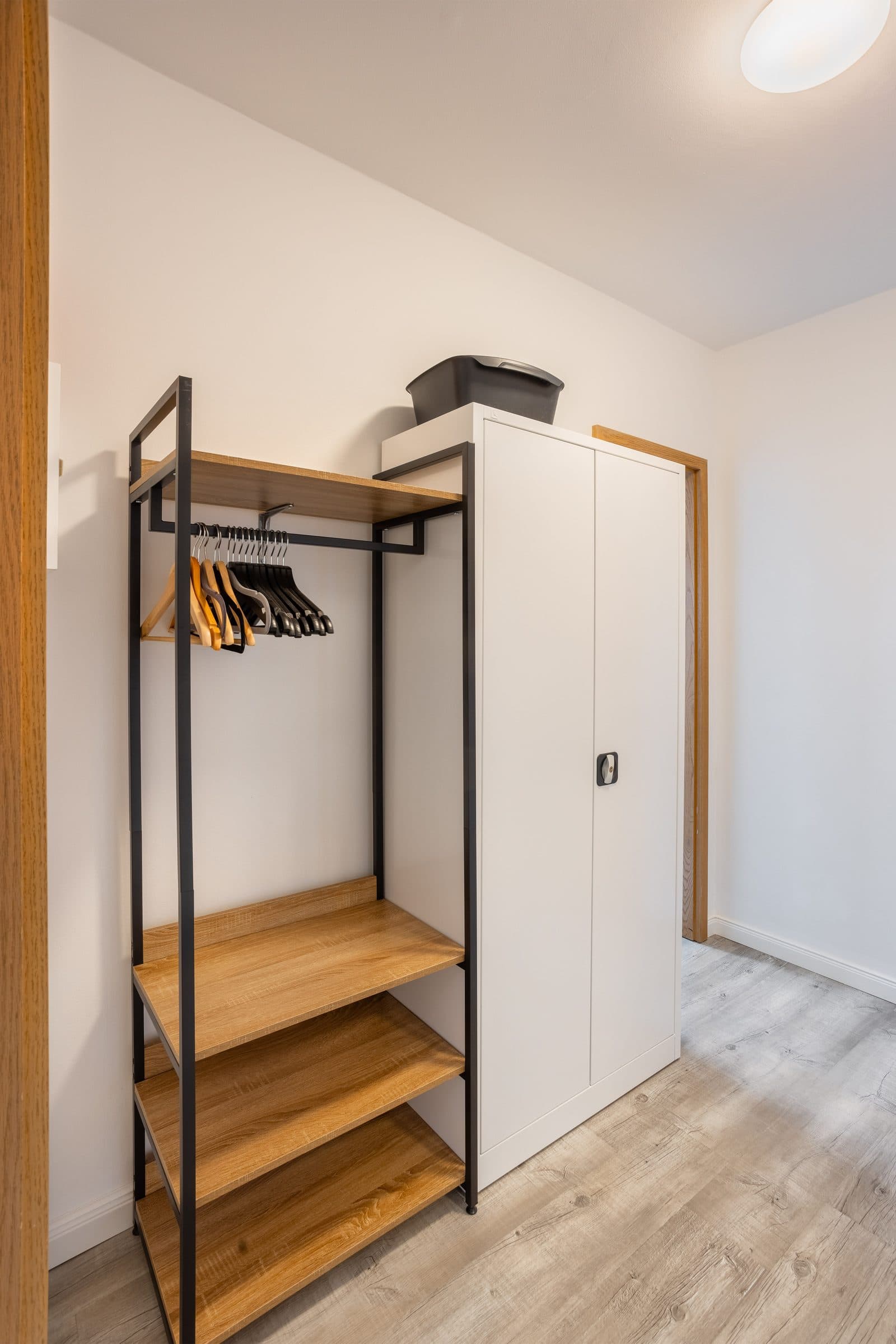 Design Studio – Fully Furnished with Parking - 12